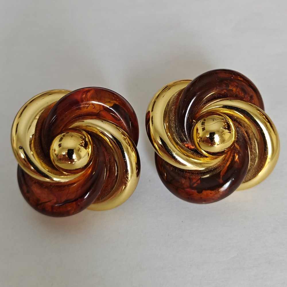 Vintage Lucite Apple Juice Gold Tone Swirl Earrings